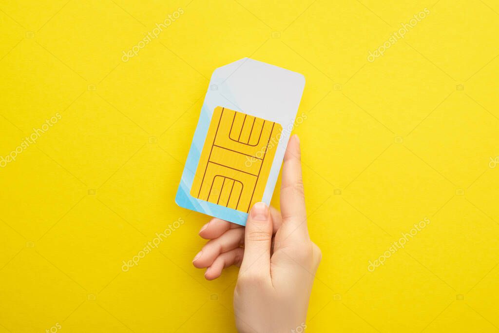SIM card e smartphone esposti in negozio