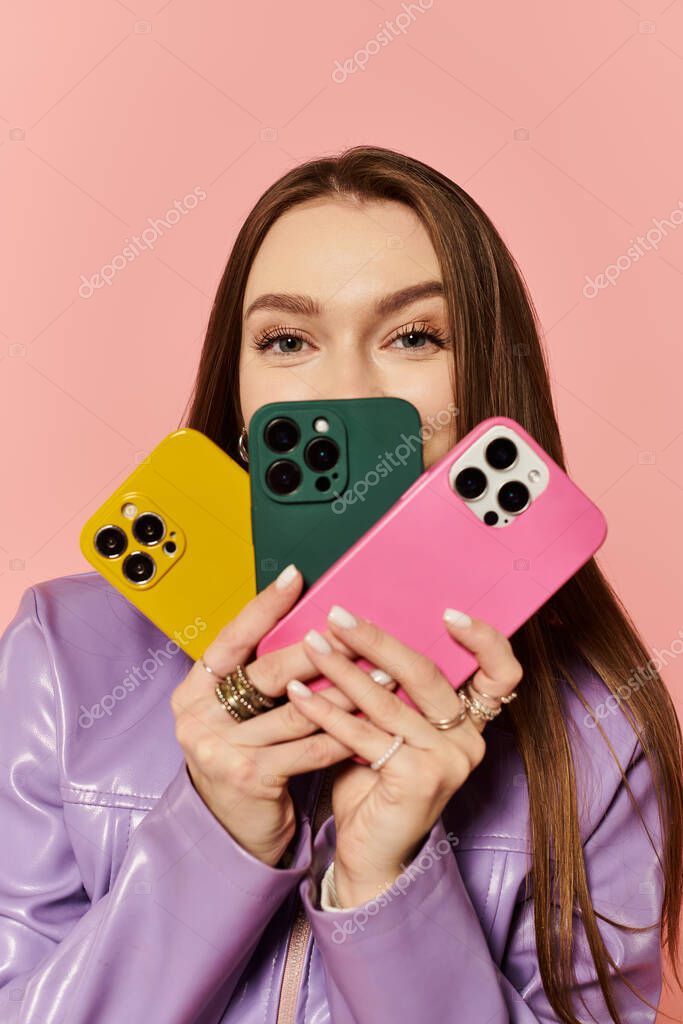 Cover colorate per smartphone esposte in negozio